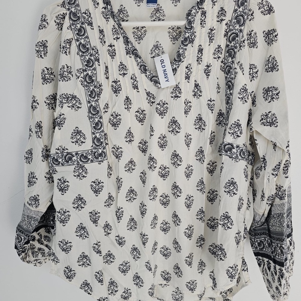 Old Navy Black and White Floral Blouse
